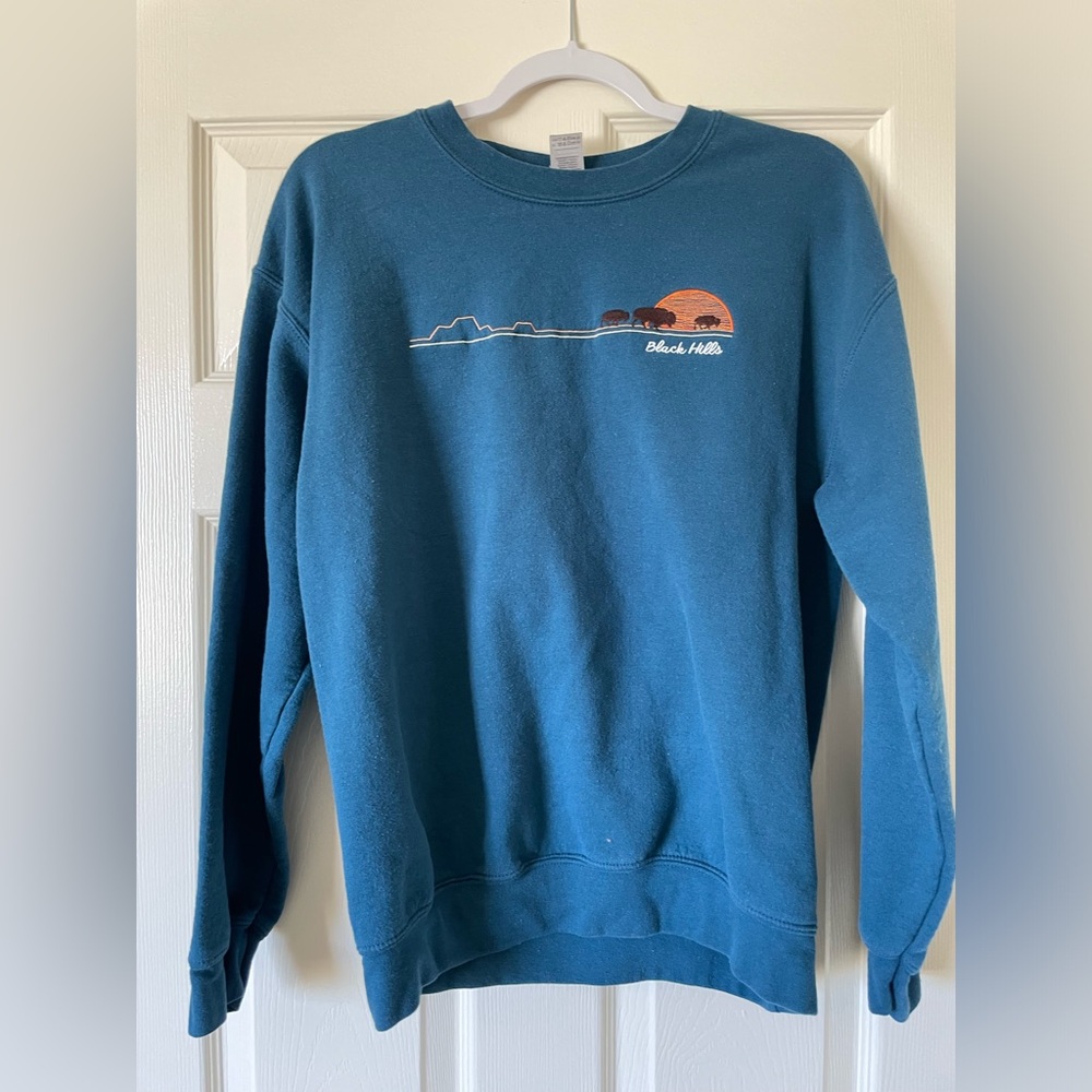 BLACK HILLS SWEATSHIRT